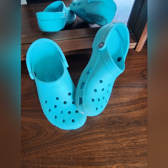 CROCS Shoes - Light Blue Crocs, Women's size 9/Men's size 7.